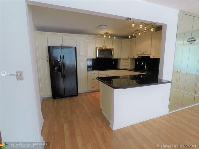 Building Photo - 2780 NE 183rd St