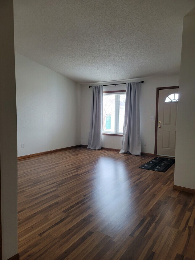 2230 Country Ct NW, East Grand Forks, MN 56721 Townhome Rentals in