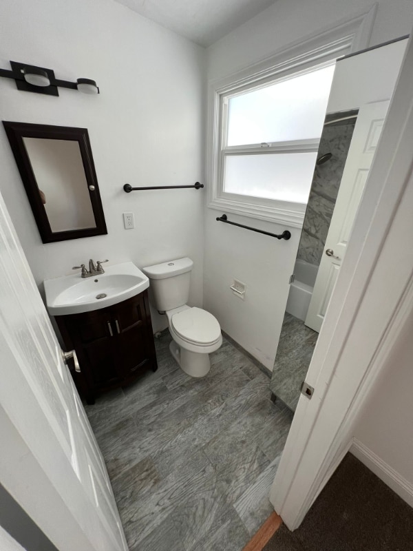 Building Photo - 375 Bonair St