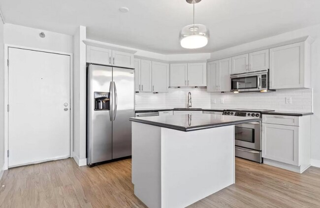 Building Photo - 833 Elati St