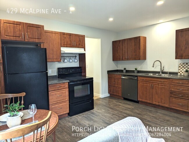 Building Photo - Main Floor With Parking, Laundry, Yard and Plenty of Storage