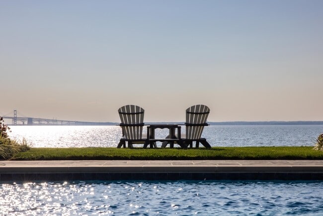 Building Photo - 200 Bridgeview Ln