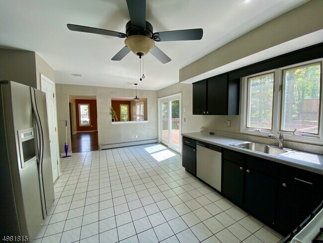 Building Photo - 629 Greenbank Dr