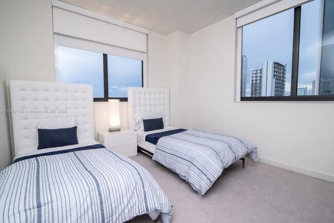 Foto del edificio - 999 SW 1st Ave