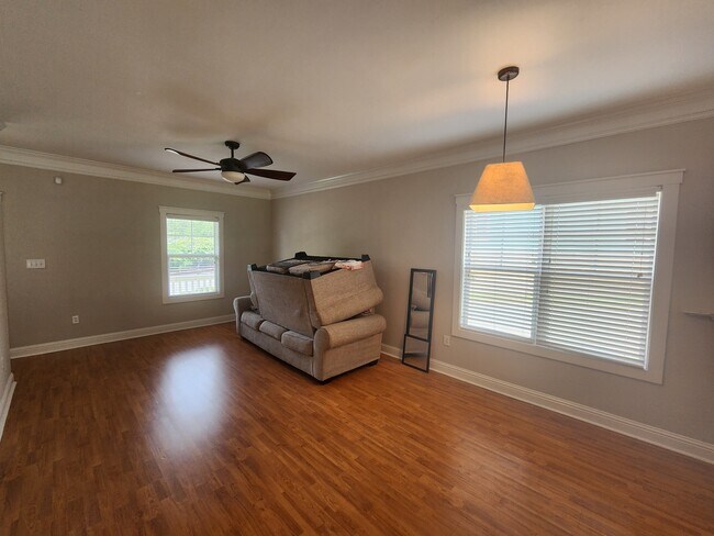 Building Photo - 2240 Lakeside Dr