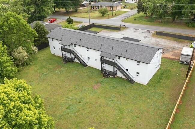 Foto del edificio - 610 N College Dr