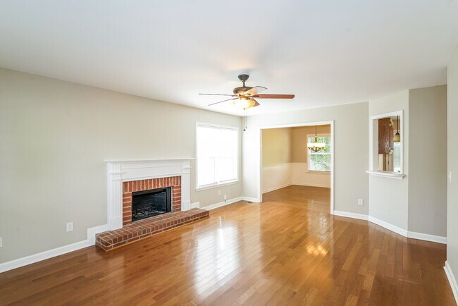Foto del edificio - 2817 Sutherland Dr