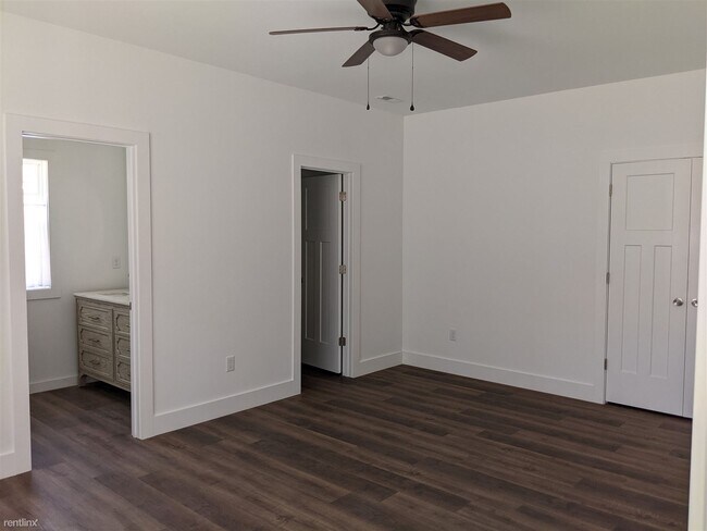 Foto del edificio - 3 br, 2 bath House - 250 Stone Avenue