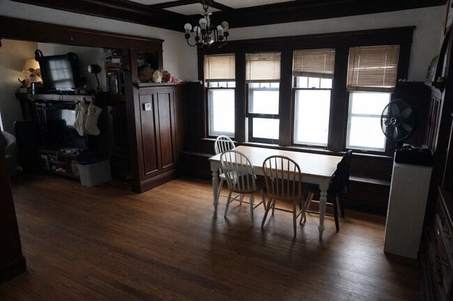 Foto del edificio - 3284-86 N Oakland Ave