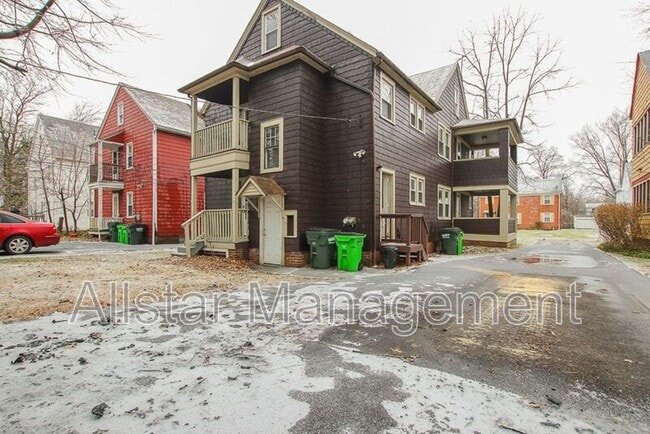 Building Photo - 1533 Genesee Rd