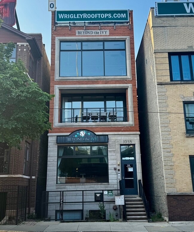 Building Photo - 1038 W Waveland Ave