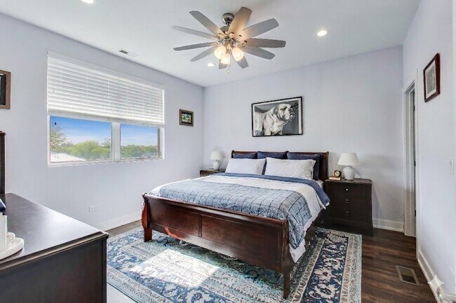 Foto del edificio - 504 S Oakley Blvd