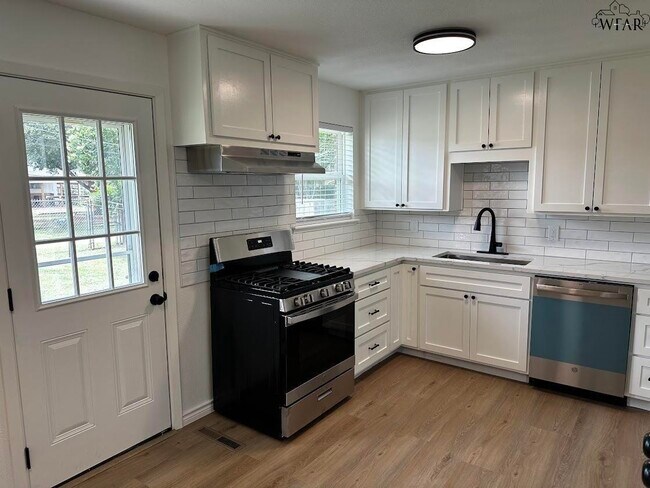 Building Photo - 4658 Briarwood Dr