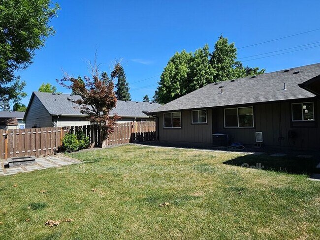 Foto del edificio - 8645 SW Avery St