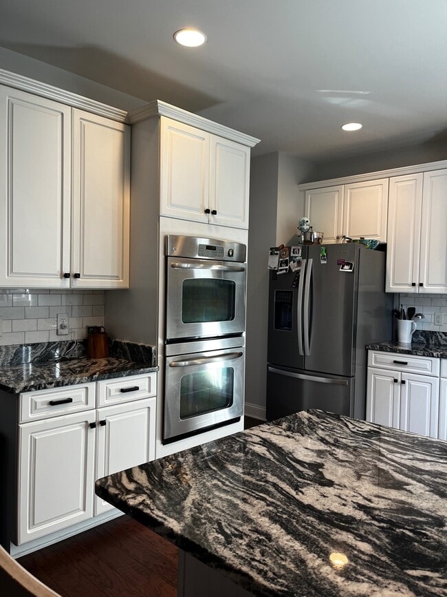 Building Photo - 413 Chablis Way