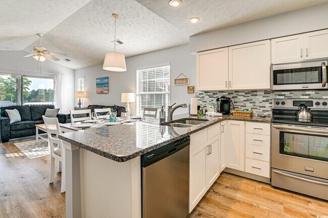 Foto del edificio - 619 Waterway Village Blvd