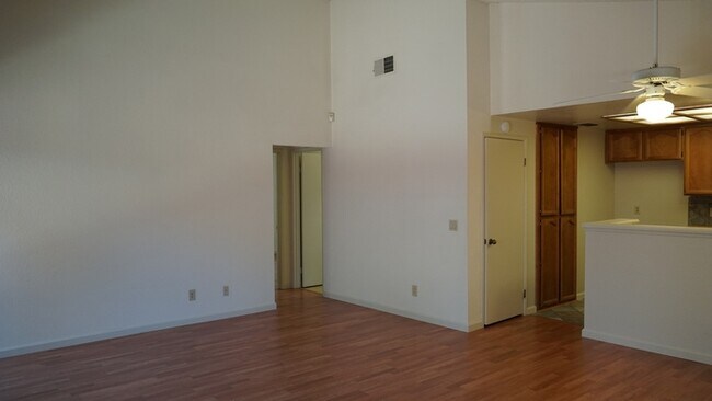 Foto del edificio - Charming 2 bedroom 2 bathroom home in the pocket area of Sacramento!