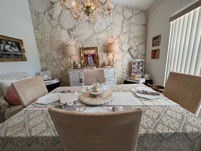 Foto del edificio - 9724 SW 114th Ct
