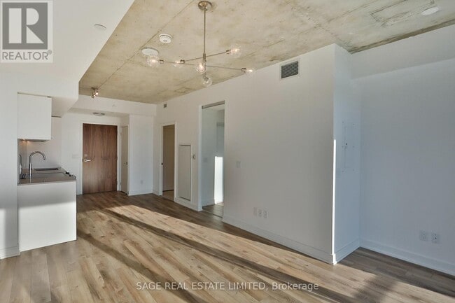 Building Photo - 15-1515 Baseball Pl