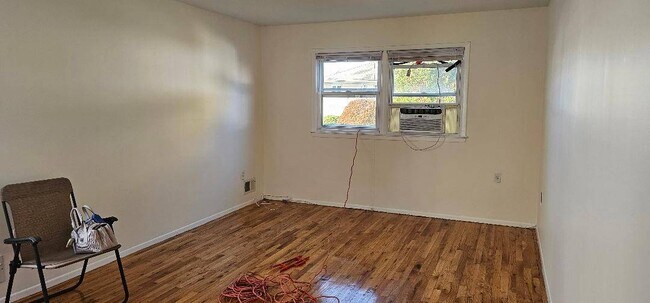 Foto del edificio - 646 Armstrong Ave