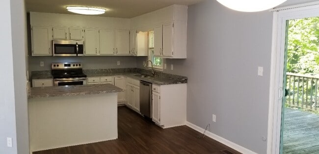 Building Photo - 3 Chanter Ct