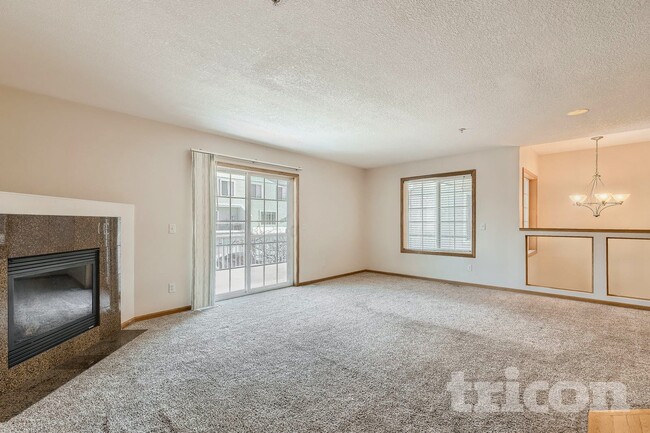 Building Photo - 7010 S Park Dr