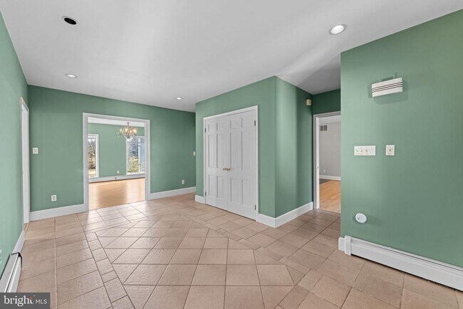 Building Photo - 901 Walker Rd