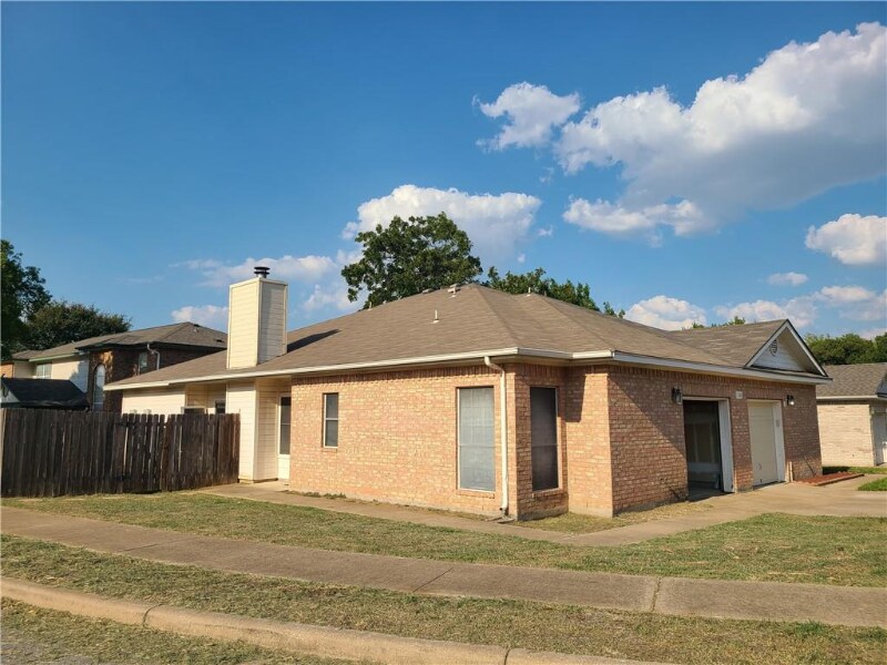 Primary Photo - 2420 Curry Loop