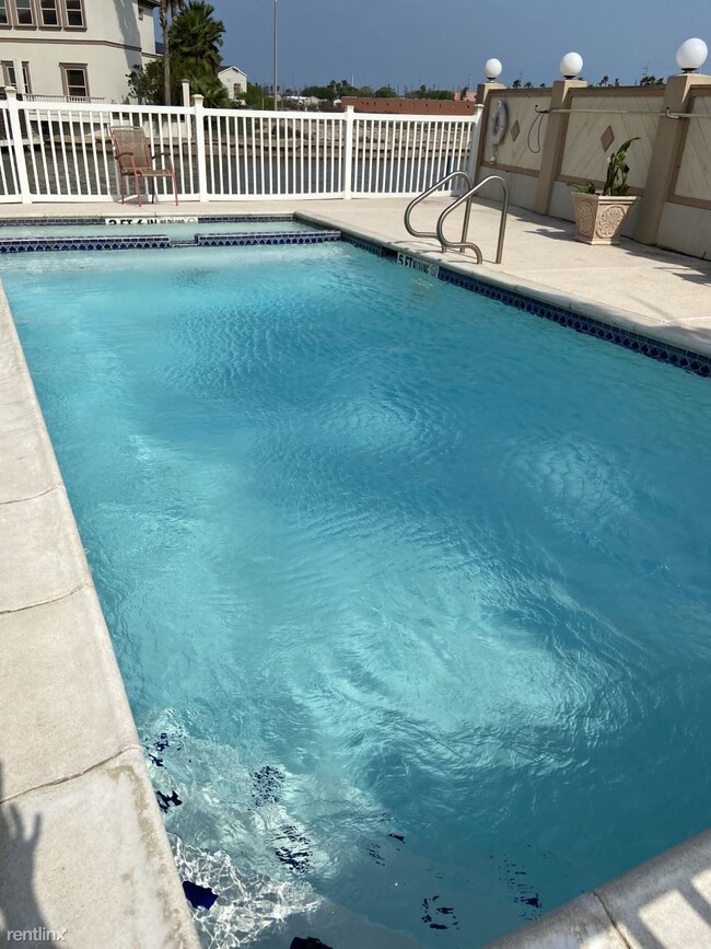 Building Photo - 2 br, 2 bath Condo - Treasure Island Condo...