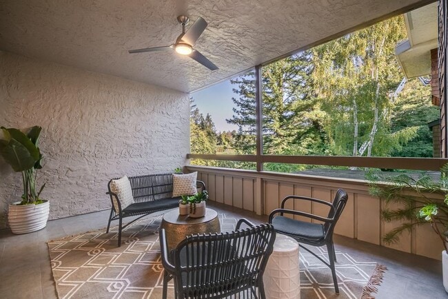 Building Photo - 1202 Sharon Park Dr