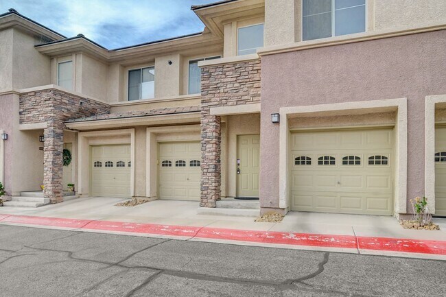 Building Photo - 673 Peachy Canyon Cir