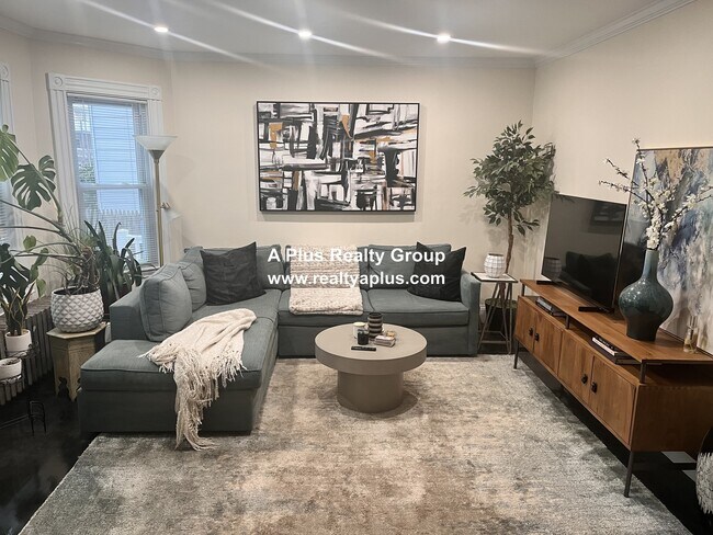 Building Photo - 840 South St
