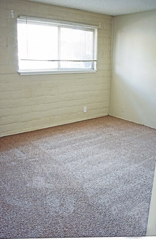 Foto del edificio - 1418 E 9th St