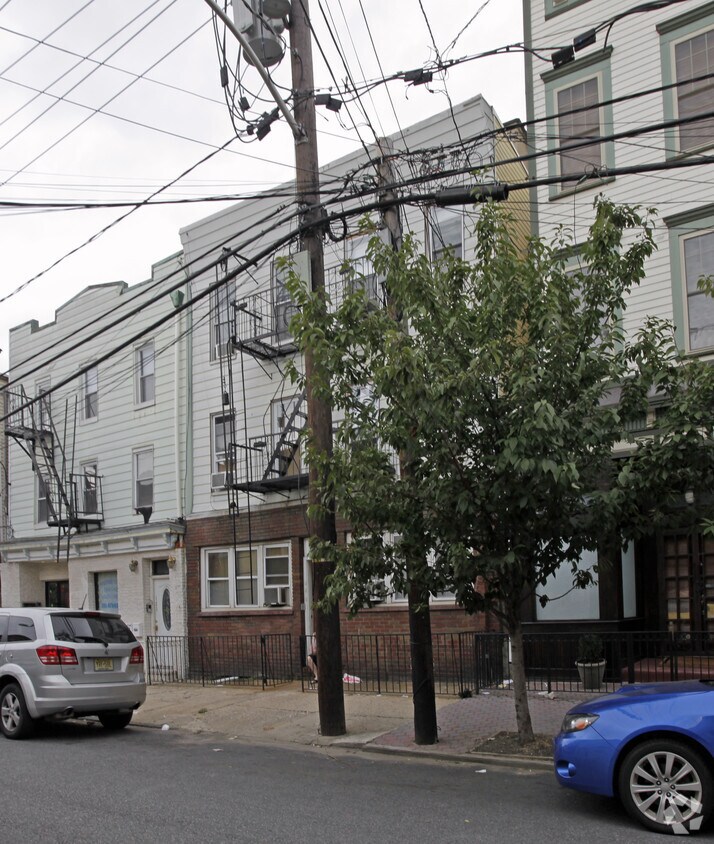 Building Photo - 125 Brunswick St