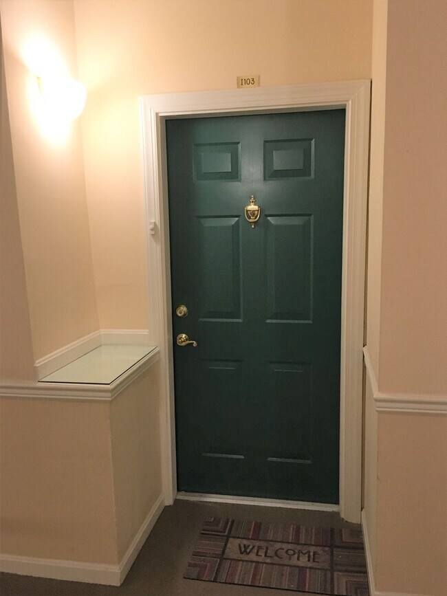 Foto del edificio - Spacious 3 BR/2 BA Condo in Russett Commun...