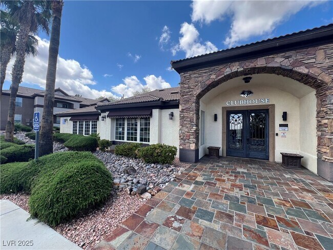 Foto del edificio - 231 W Horizon Ridge Pkwy