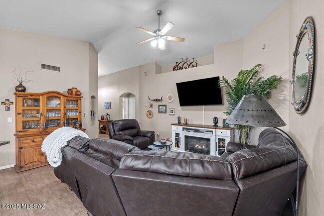 Foto del edificio - 7659 N Hemingway Pl
