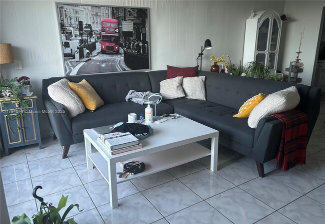 Foto del edificio - 2075 NE 164th St