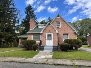 Building Photo - 99 Castle Creek Rd