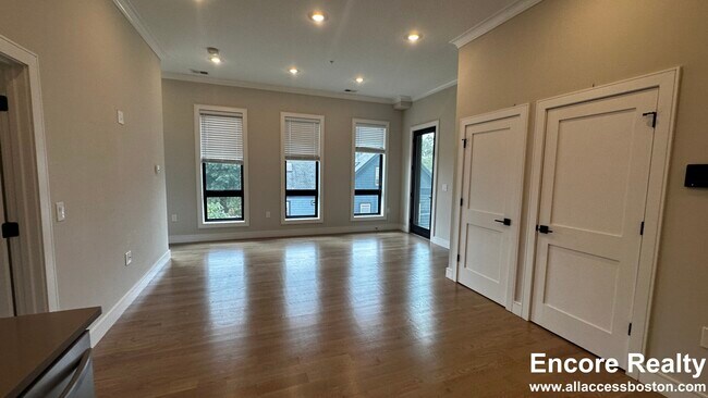 Building Photo - 16-18 Highgate St. Unit 303