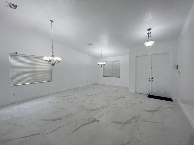 Building Photo - 13936 SW 52nd Ln