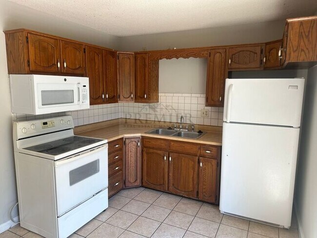 Building Photo - 16425 E 34th St Independence MO - Cute 3 b...