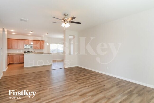Building Photo - 1408 W Nectarine Ave