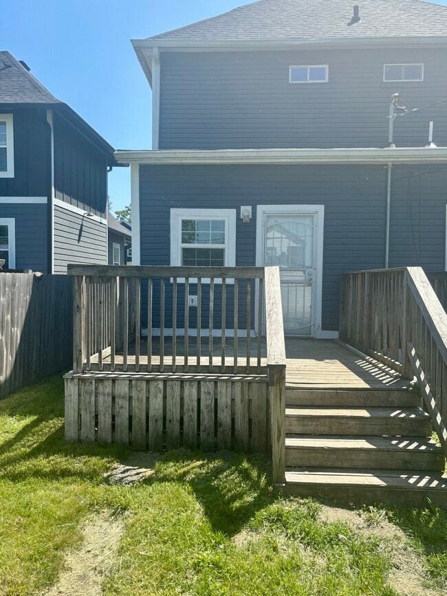 Backyard/Deck - 2510 Guilford Ave