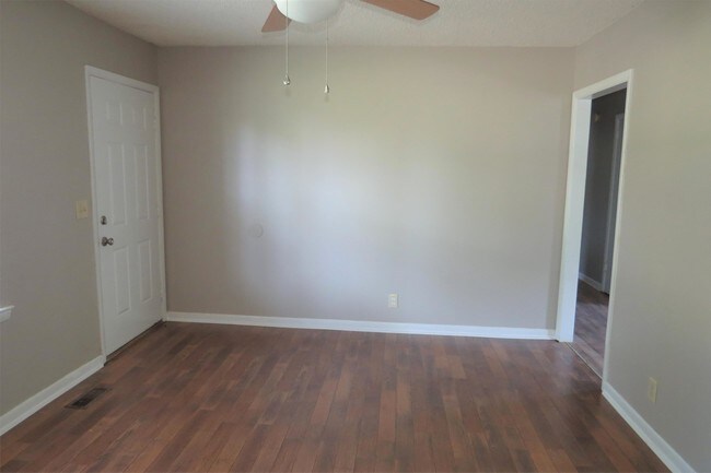 Foto del edificio - 1480 Valley Ridge Dr W