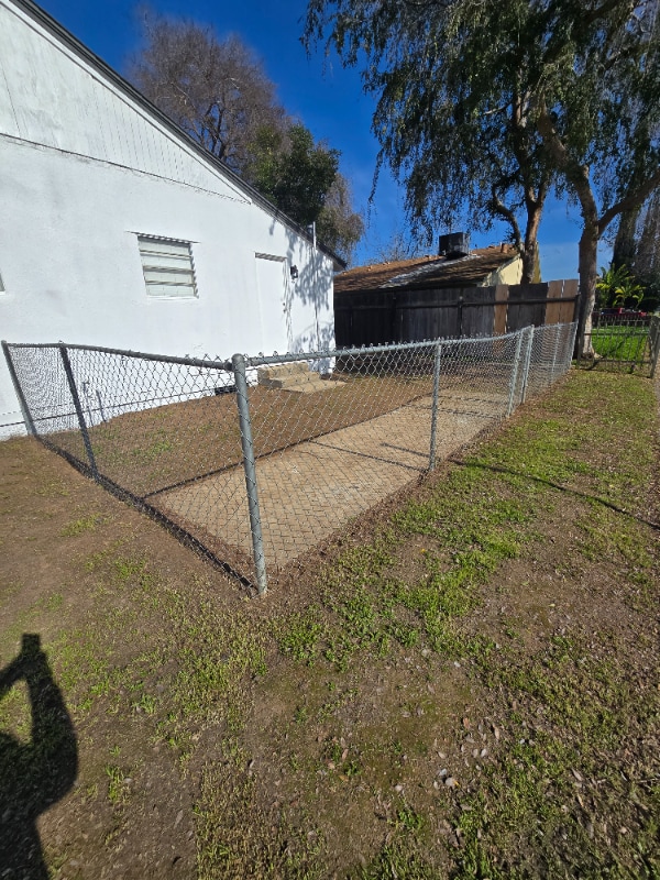 Foto del edificio - 7160 N Maroa Ave