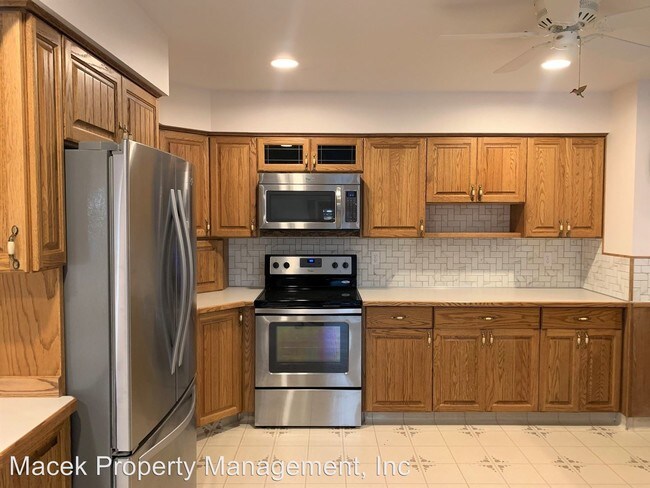 Building Photo - 5 br, 3 bath House - 3113 Fern Dr.
