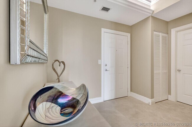 Building Photo - 700 E Boynton Beach Blvd