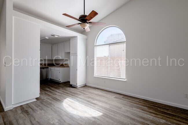 Building Photo - 3 Bedroom/2 Bath Home in the Southwest - $...