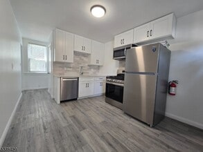 Building Photo - 128 1st St